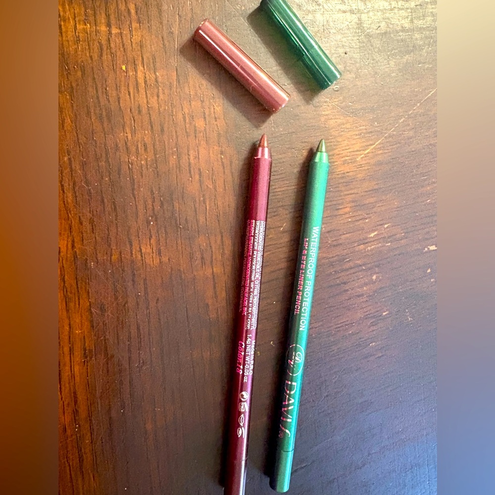Lipliner & eyeliner combo pencils new
Waterproof green and brown